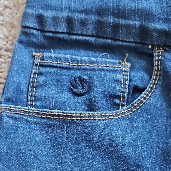 16W Gloria Vanderbilt Stretch Pull On Shorts - Picture 4 of 10